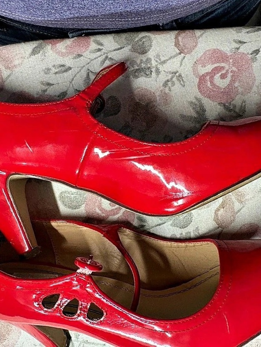 Chase & Chloe Red Patent Buckle Heels US 10